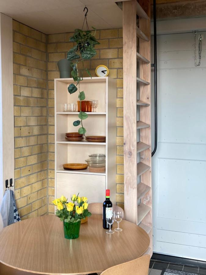 Wirdum Tiny House Van Hoogspanning Naar Ontspanning מראה חיצוני תמונה